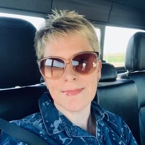 Meet your Posher, Eva